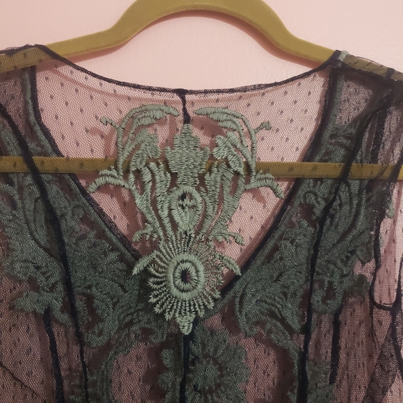 Embroidered overlay sheer dress - Picture 4 of 7